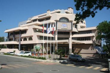 Aparthotel Vris