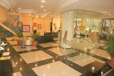 Aparthotel Vris