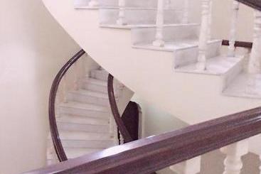 پانسیون Marble Palace