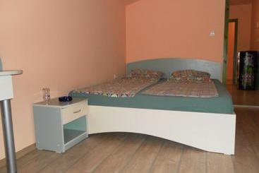 پانسیون Villa Mari Guest Rooms