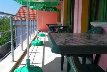 پانسیون Villa Mari Guest Rooms