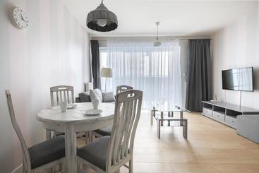 هتل Poznan Apartments Towarowa