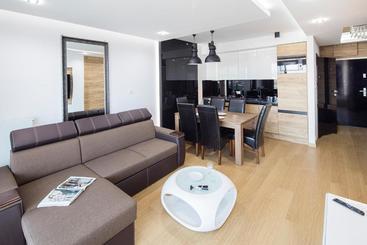 هتل Poznan Apartments Towarowa
