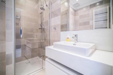 هتل Poznan Apartments Towarowa