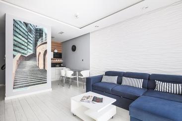 هتل Poznan Apartments Towarowa
