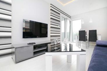 هتل Poznan Apartments Towarowa