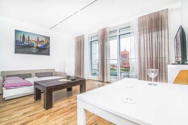 هتل Poznan Apartments Towarowa