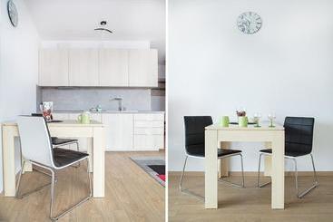 هتل Poznan Apartments Towarowa