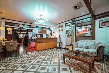 هتل Reddoorz At La Casa Guesthouse Former Reddoorz At Tamarind Street Angeles City