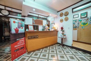 هتل Reddoorz At La Casa Guesthouse Former Reddoorz At Tamarind Street Angeles City