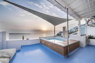 Hyperion Oia Suites
