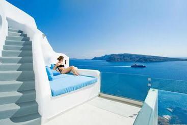 Hyperion Oia Suites