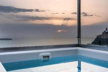 Hyperion Oia Suites