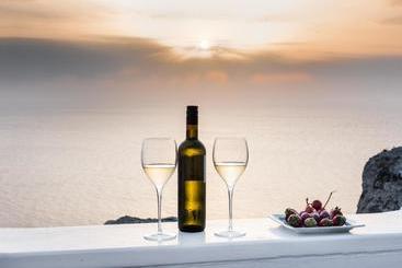Hyperion Oia Suites