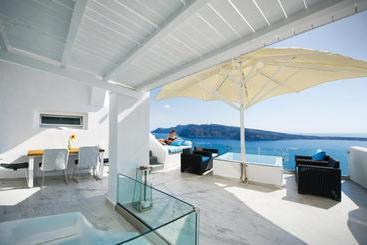 Hyperion Oia Suites