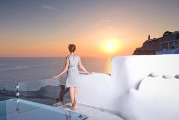 Hyperion Oia Suites
