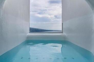 Hyperion Oia Suites
