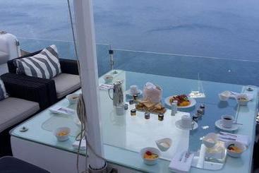 Hyperion Oia Suites