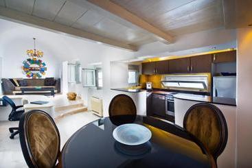 Hyperion Oia Suites