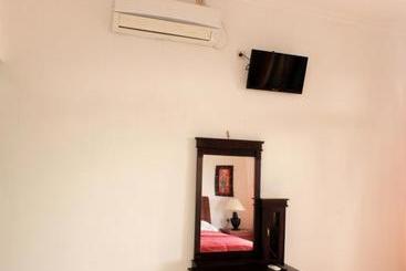 پانسیون Arya Inn Enny Salon And Spa