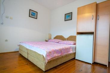 پانسیون Rooms Molabeciri