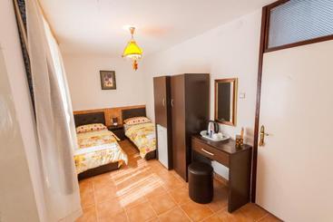 پانسیون Rooms Molabeciri