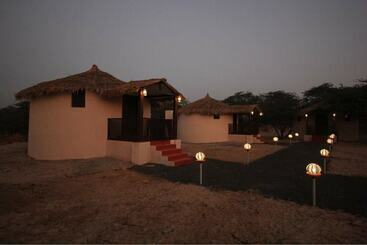 Отель Hiriz Seabreeze Resort