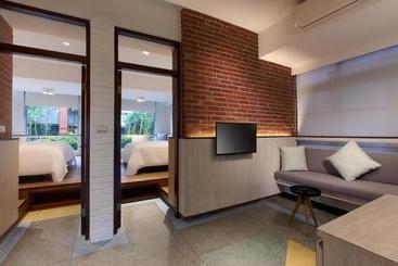 هتل The Place Yilan