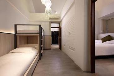 هتل The Place Yilan