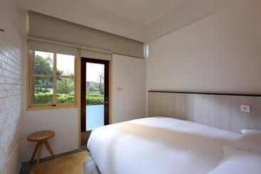 هتل The Place Yilan