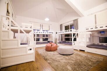 آپارتمانهای توریستها Aijupai Homeparty Prickeln Villa