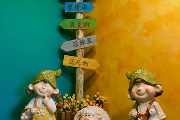 تختخواب و صبحانه Travel Light Guesthouse