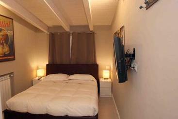 مسافرخانه Linate Residence