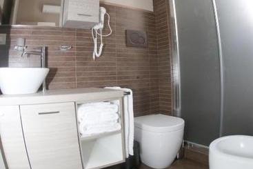 مسافرخانه Linate Residence