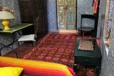 مسافرخانه Riad Aïcha