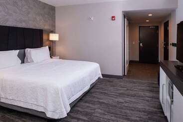 هتل Hampton Inn & Suites Winstonsalem Downtown