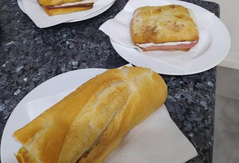 בית מלון כפרי Aro's