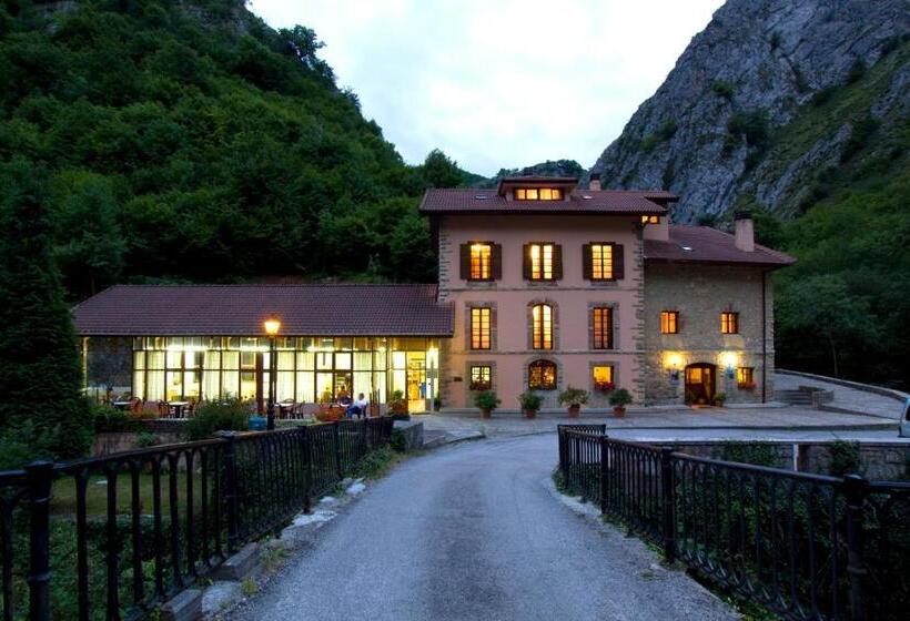 فندق La Casona De Mestas