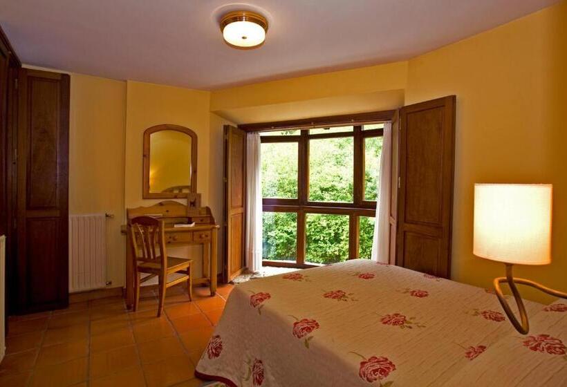 فندق La Casona De Mestas