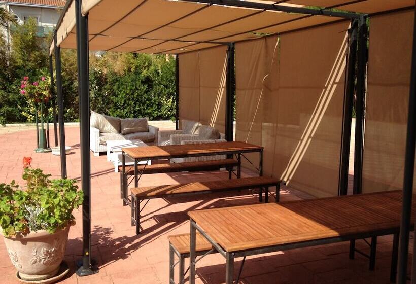 Estrella De Mar Youth Hostel