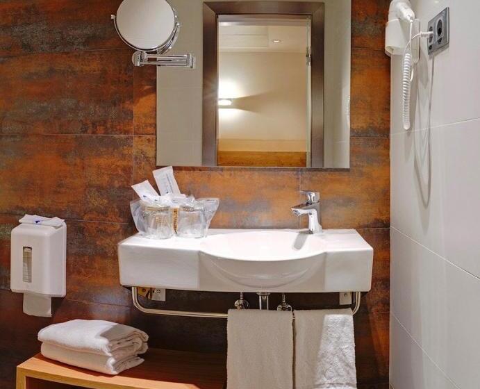 Отель Acta Azul Barcelona