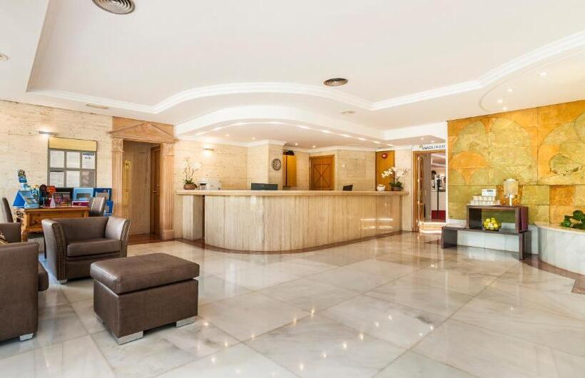 בית מלון כפרי Globales Palmanova Palace