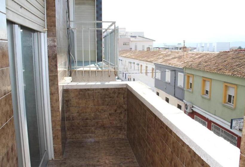 هتل Hostal Mengual