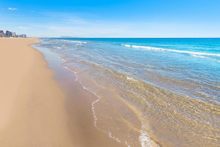 هتل Hugo Beach