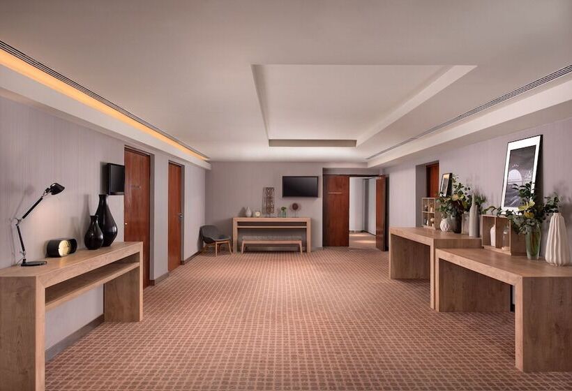 Отель Le Méridien Barcelona