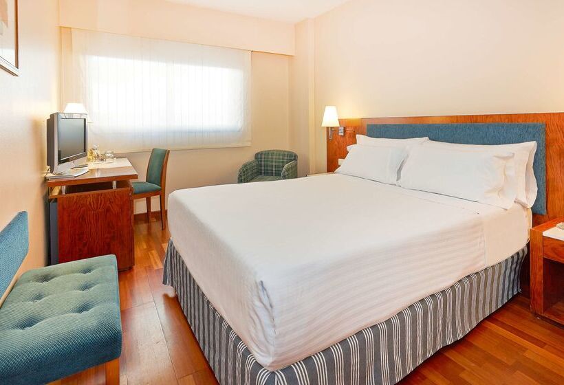 Отель NH Barcelona Entenza