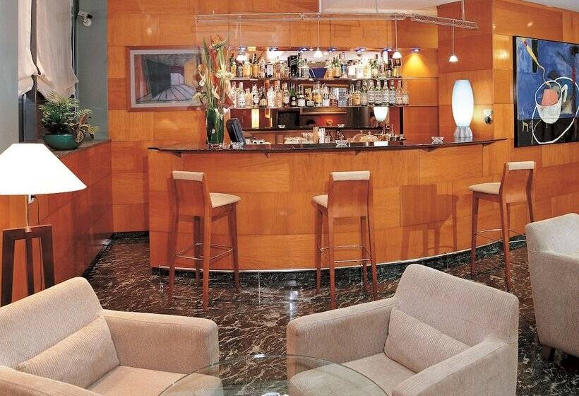 Отель NH Barcelona Entenza