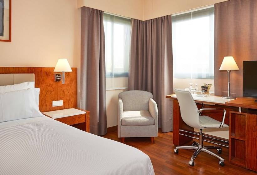 Отель NH Barcelona Entenza