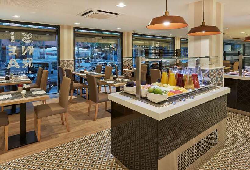 Отель NH Barcelona Les Corts