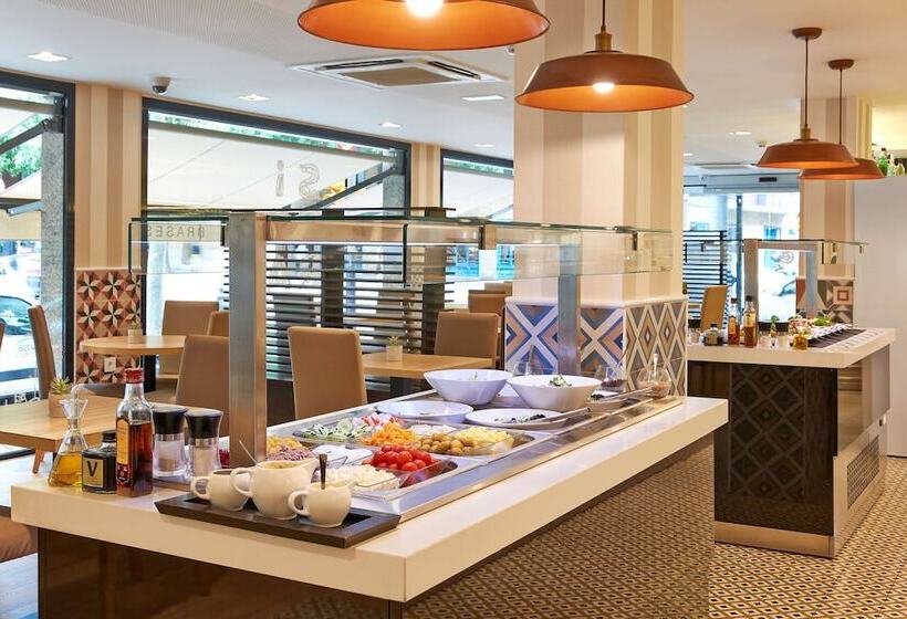 Отель NH Barcelona Les Corts